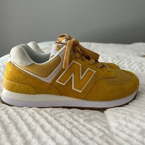 NEW BALANCE*** Size 8 Mustard Yellow/White 574’s